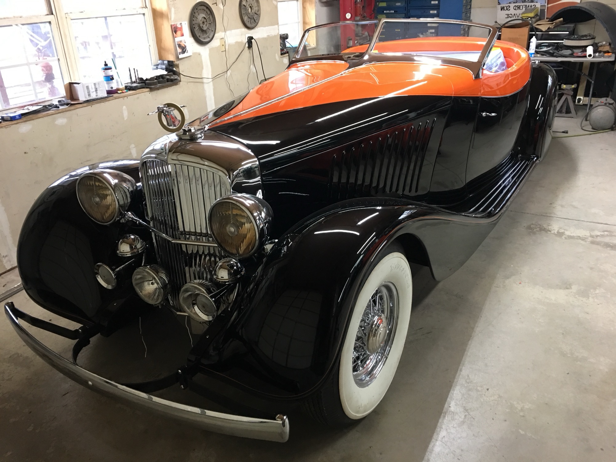 Finished custom paint on the front of a classic roadster
